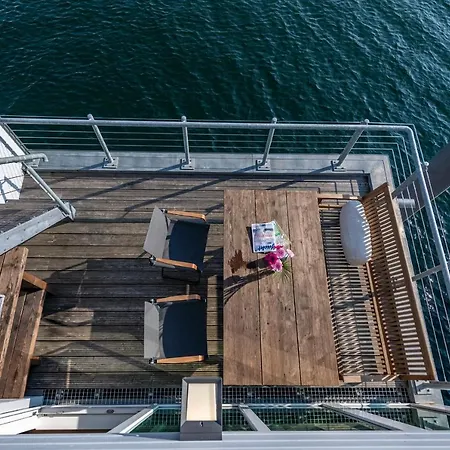 Ferienhaus Schwimmendes Haus 10 Grad Ost *