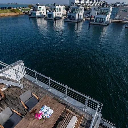 Schwimmendes Haus 10 Grad Ost